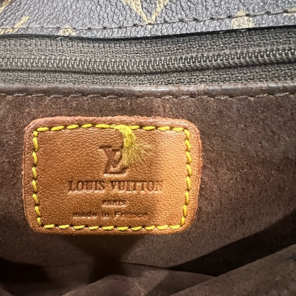 Authentic LOUIS VUITTON shoulder bag - Picture 13 of 16